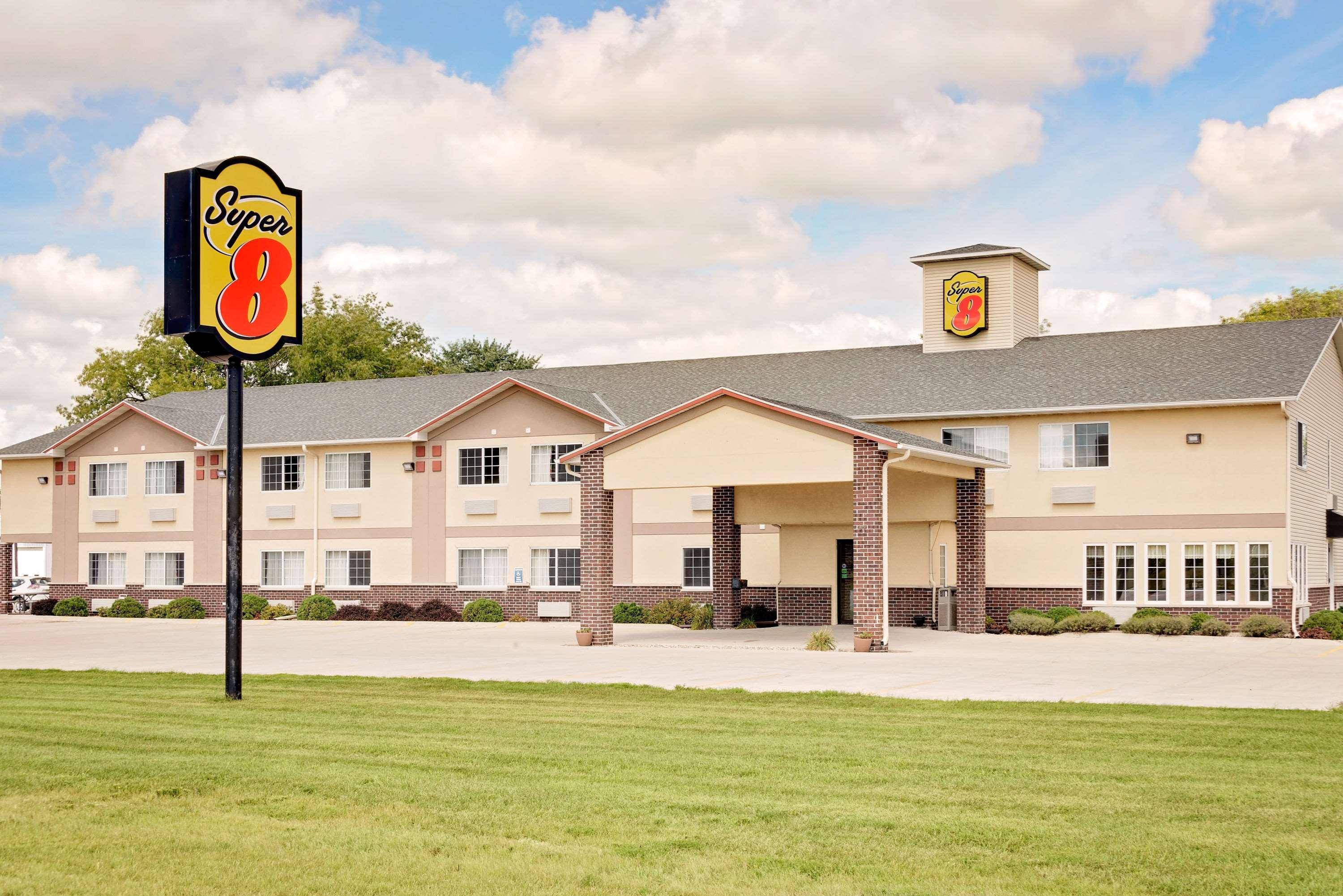 Super 8 By Wyndham Emmetsburg Hotel Exterior photo