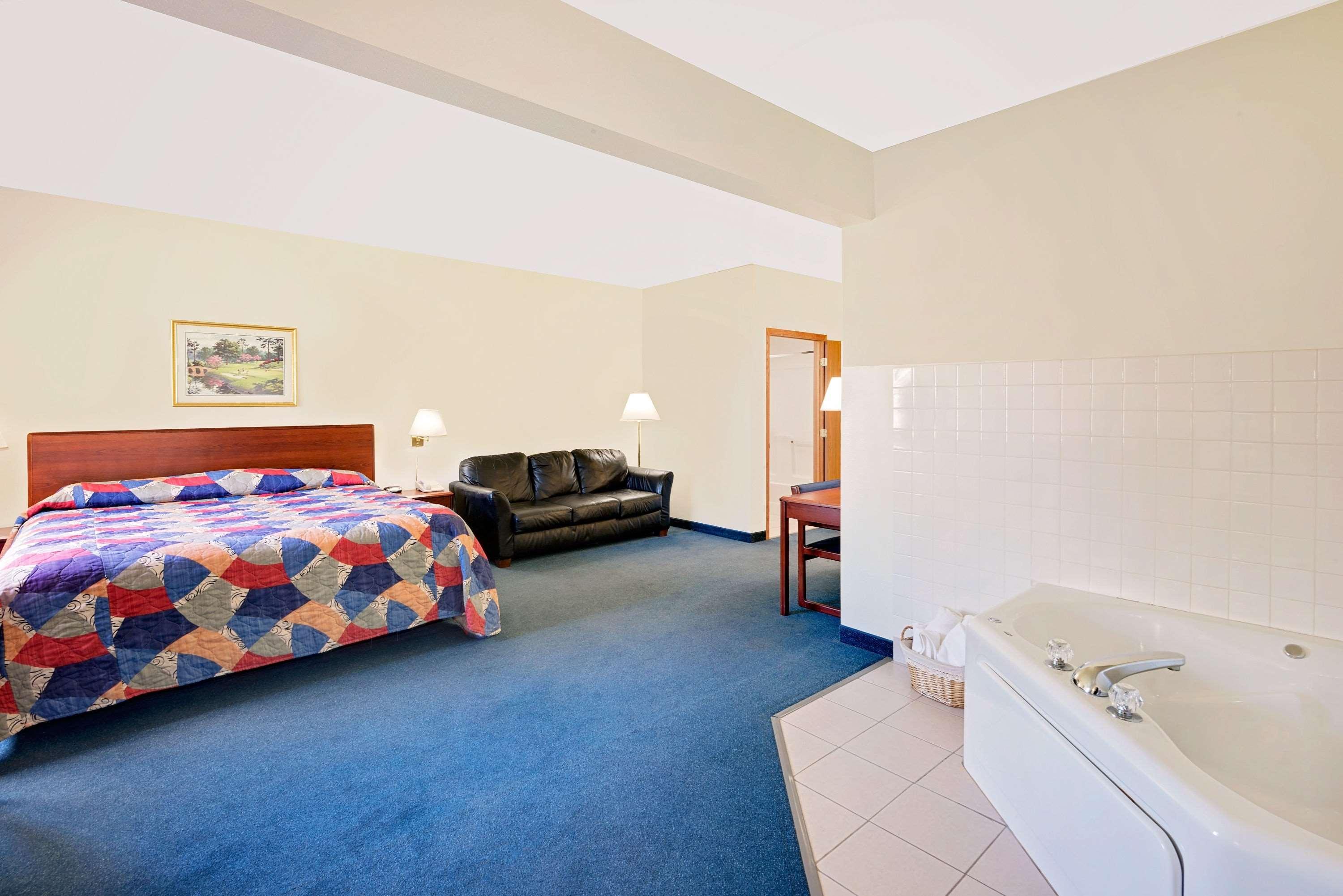 Super 8 By Wyndham Emmetsburg Hotel Exterior photo